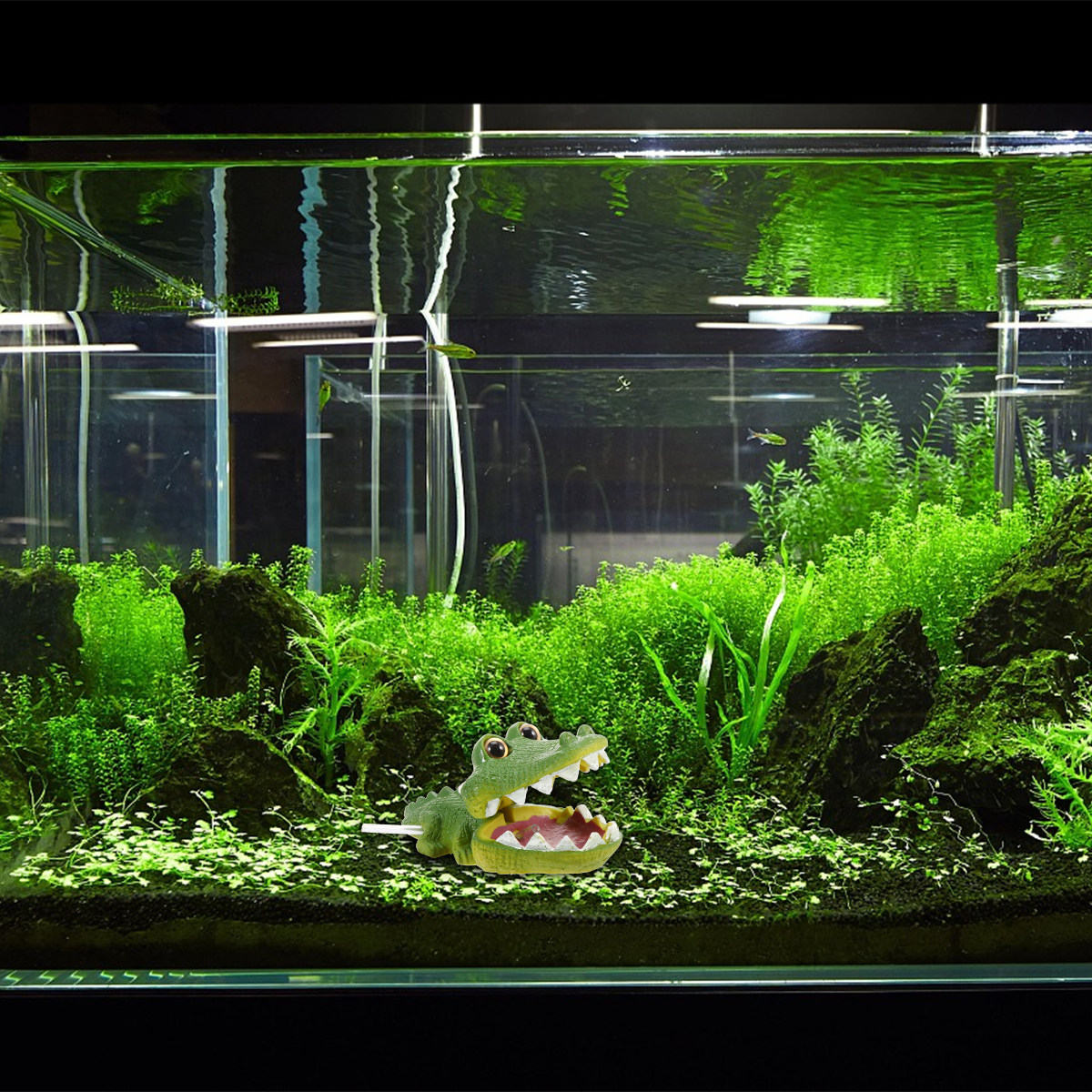 زينة حوض أسماك واقعية على شكل  - مراجعة Aquarium Fish Alligator وسعره